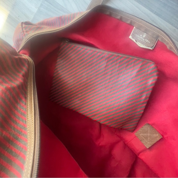 Vintage Gucci Duffle with a zip up bag inside - Picture 13 of 17